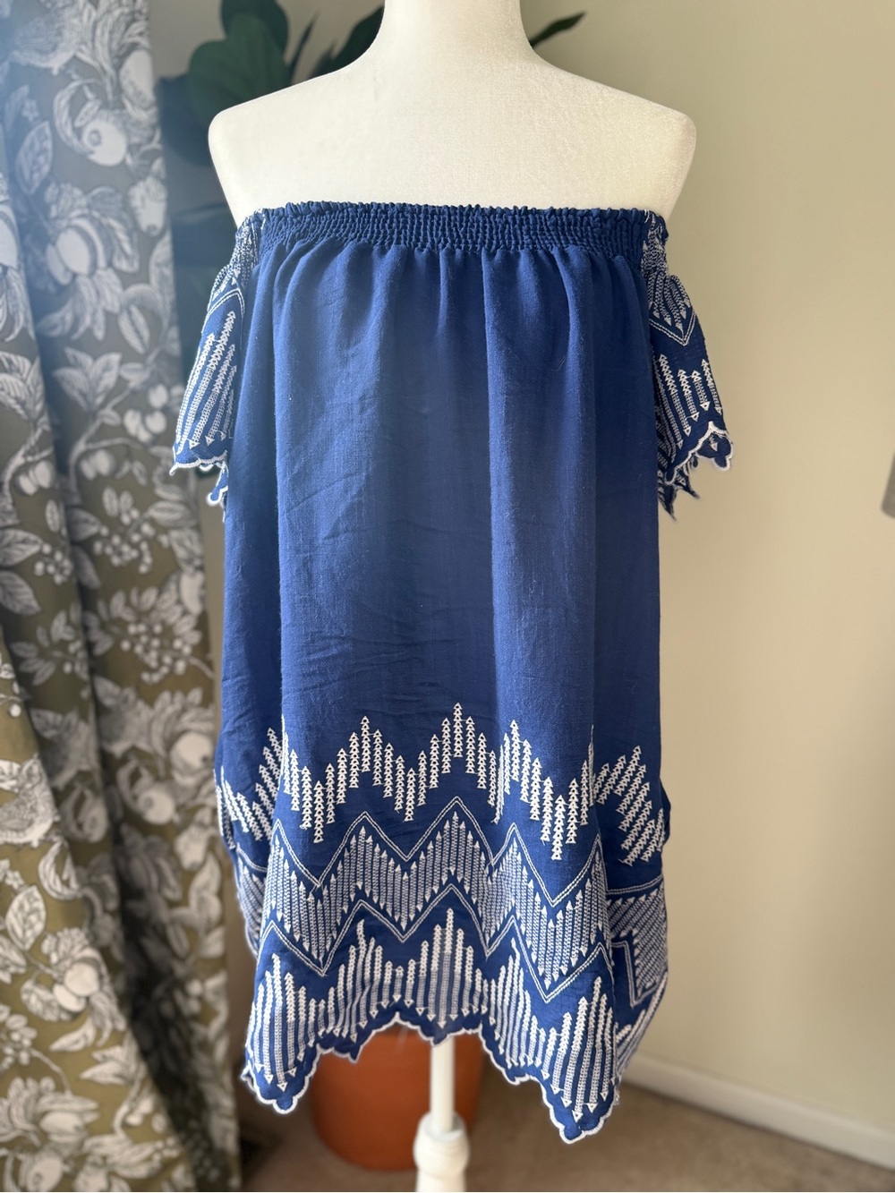 Romeo & Juliet Couture Navy Blue Off-Shoulder Embroidered Mini Skirt